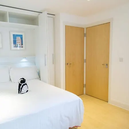 Appartement Chic Centre Moments From Wills Memorial